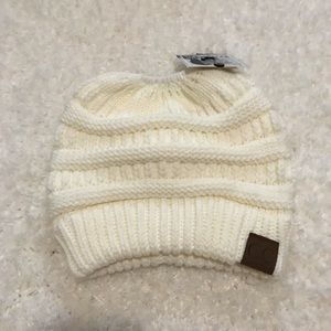 CC PONYTAIL BEANIE